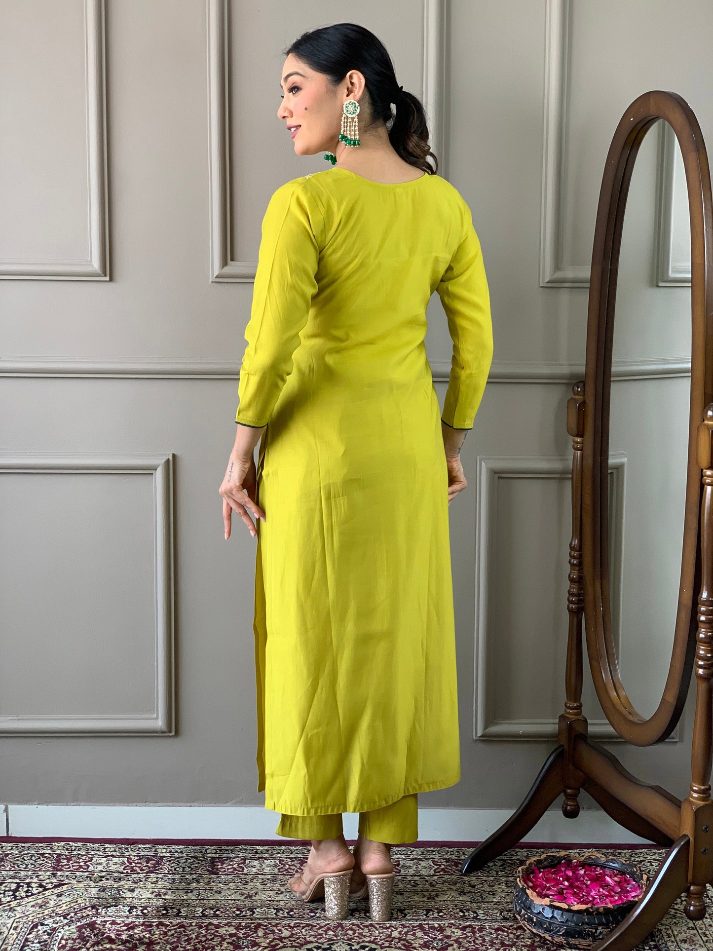 New Exclusive Check this our beautiful dresses collection (NFRD79)