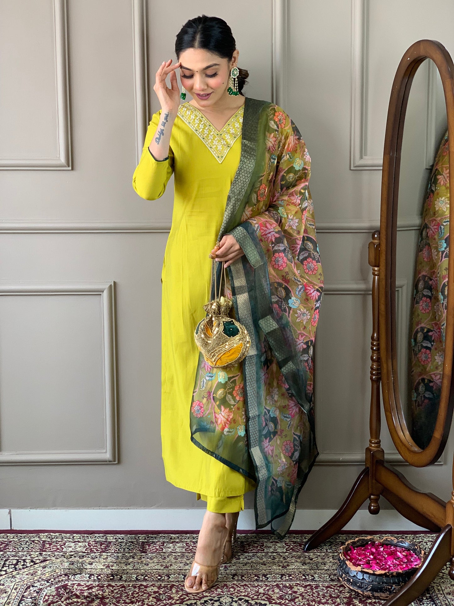 New Exclusive Check this our beautiful dresses collection (NFRD79)