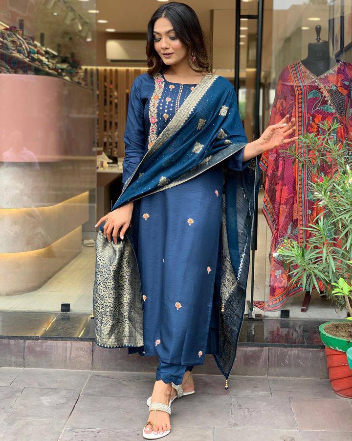 Our Exclusive Collection is here, to add a touch of tradition to your wardrobe SWRD321