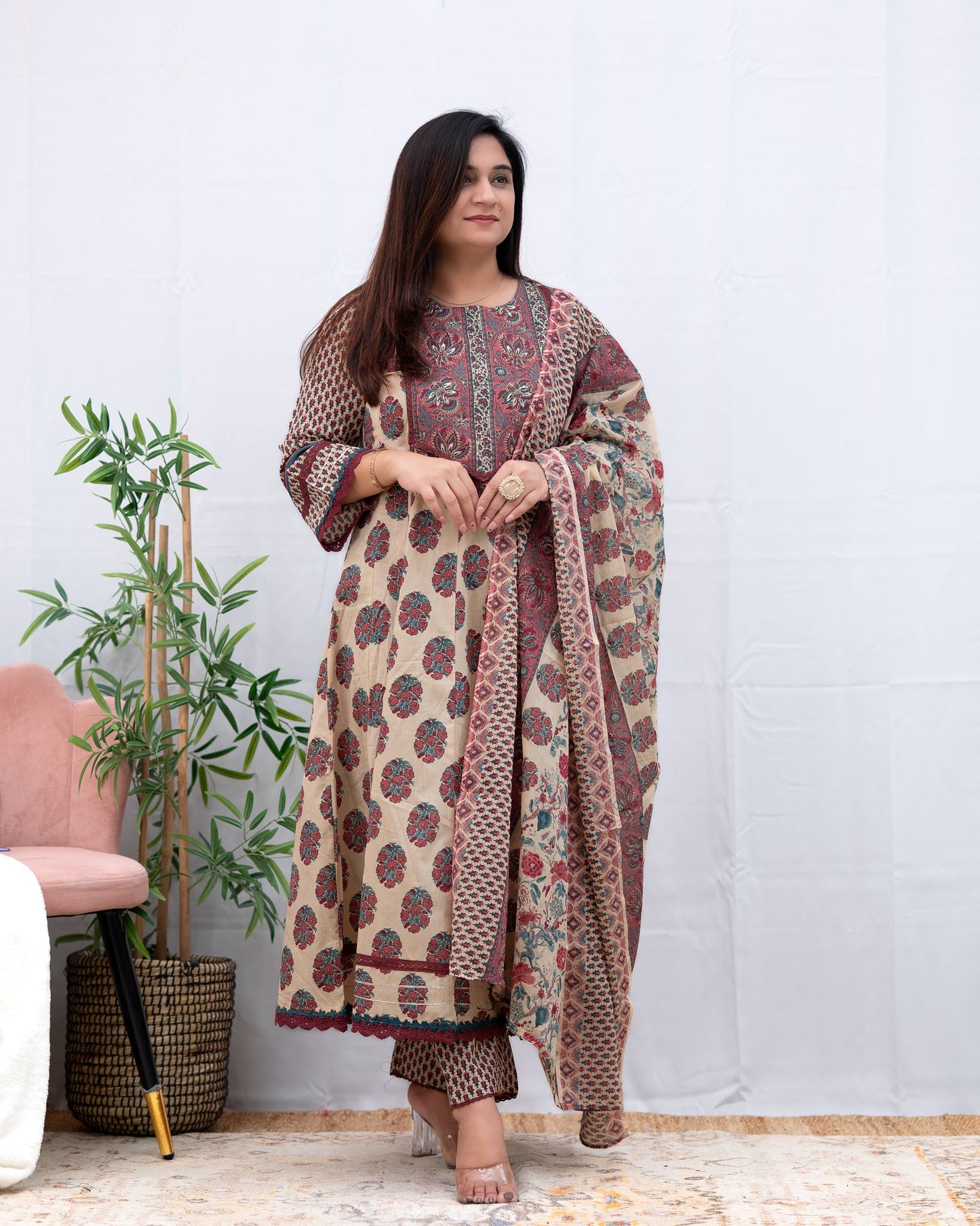 Look straight out of a dreamy movie set as you turn around and walk in this elegant flaired suit ! The perfect of traditional wear(SWRED07)