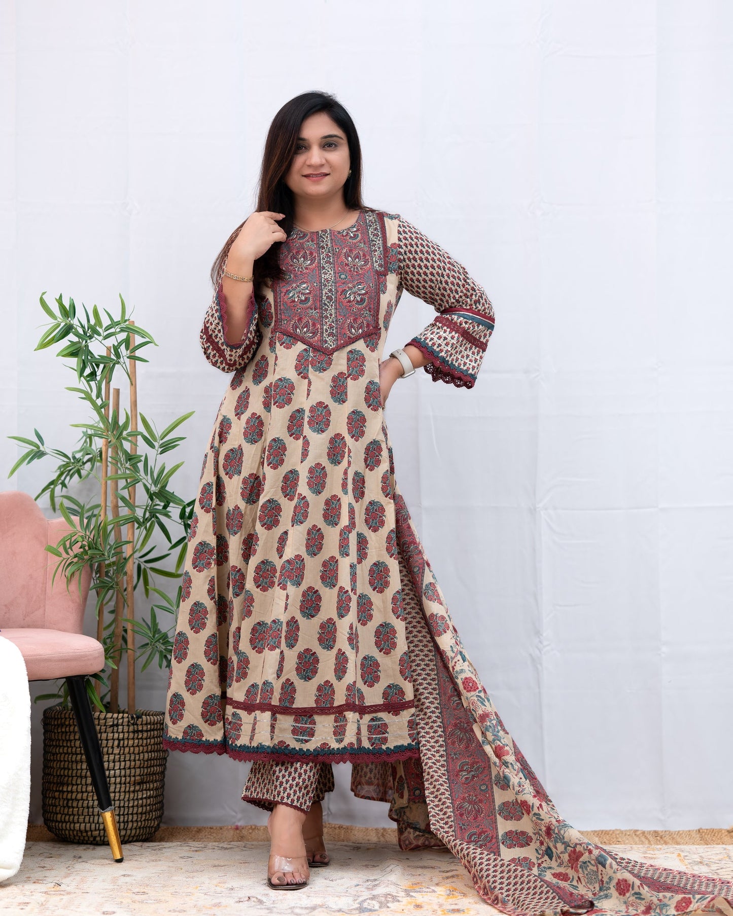 Look straight out of a dreamy movie set as you turn around and walk in this elegant flaired suit ! The perfect of traditional wear(SWRED07)
