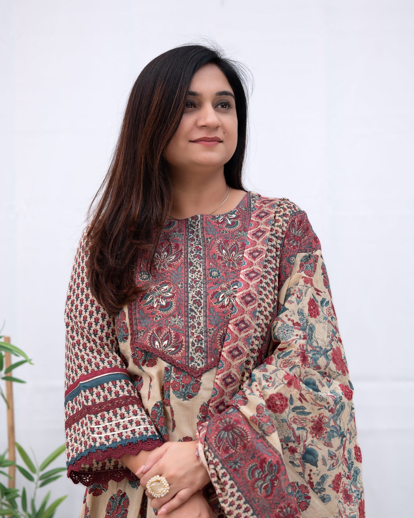 Look straight out of a dreamy movie set as you turn around and walk in this elegant flaired suit ! The perfect of traditional wear(SWRED07)
