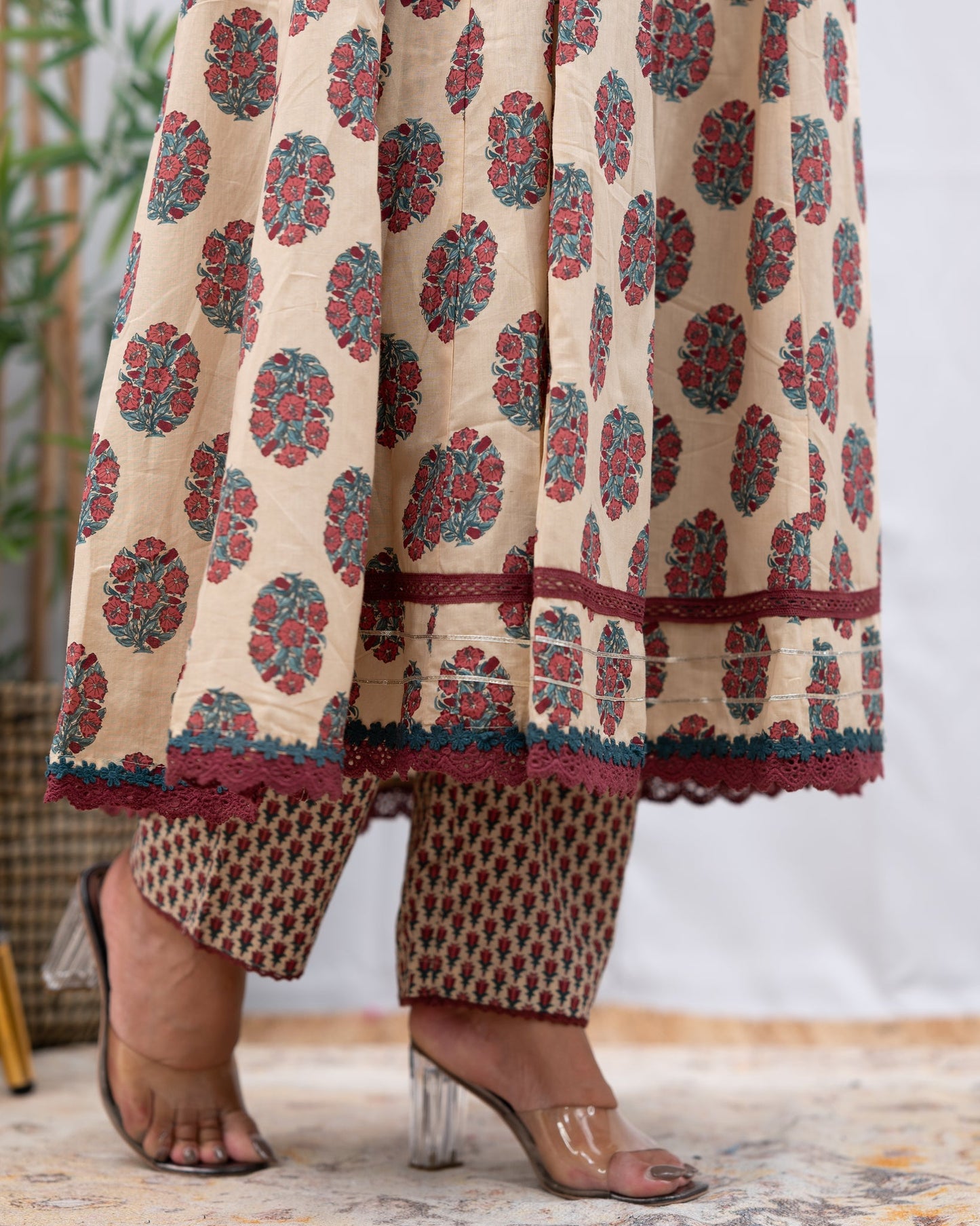 Look straight out of a dreamy movie set as you turn around and walk in this elegant flaired suit ! The perfect of traditional wear(SWRED07)
