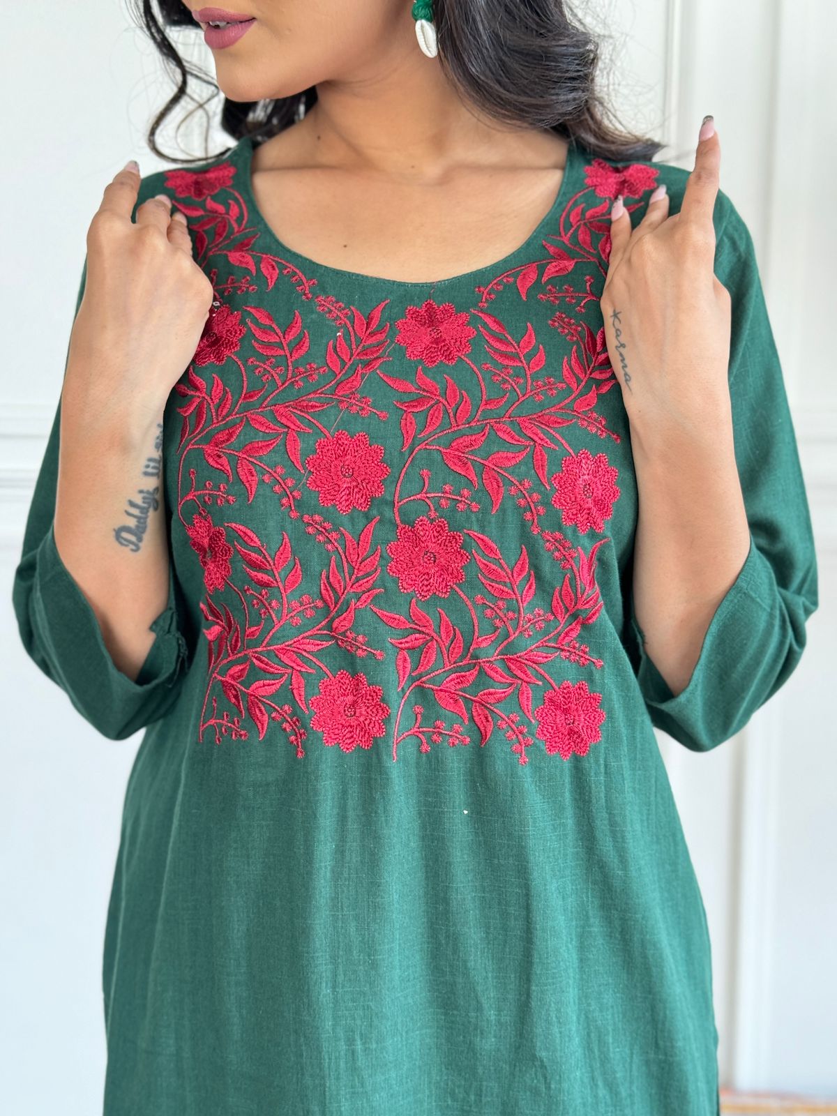 Feel the elegance and comfort merge in our artisan-crafted handloom khadi cotton suit! ๐น๐