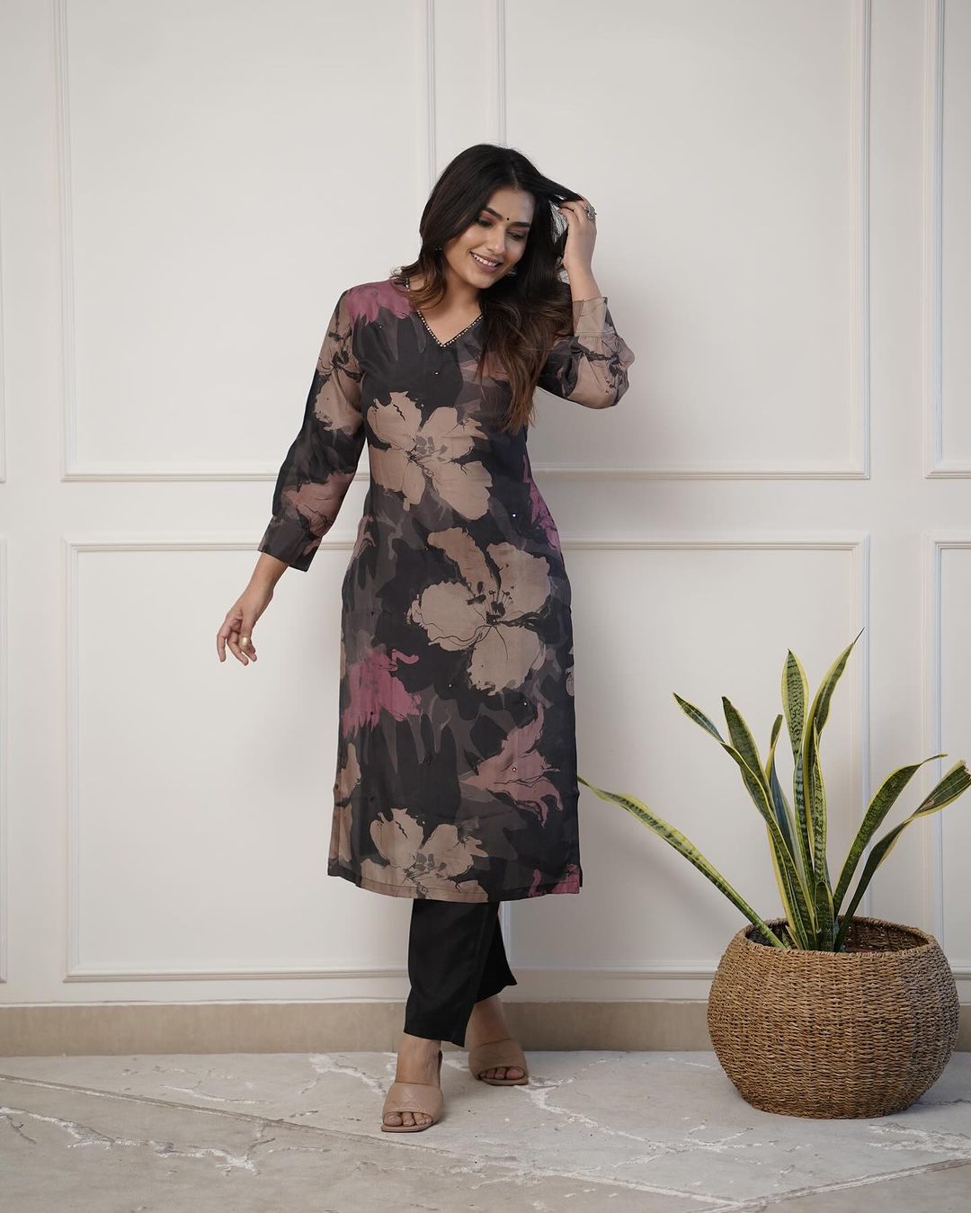 💃Enjoy New Floral Kurta Pant set with amazing lace Work ❤️(SWCD02)