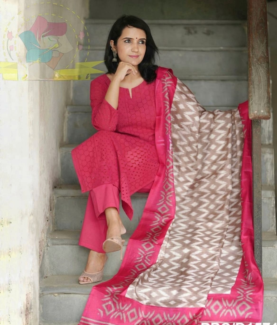 LOOK GRACEFUL IN OUR SCHIFFLI EMBROIDERY KURTI IN CLASSIC COLOUR WITH HANDLOOM DUPATTA IS MUST HAVE IN UR WARDROBE