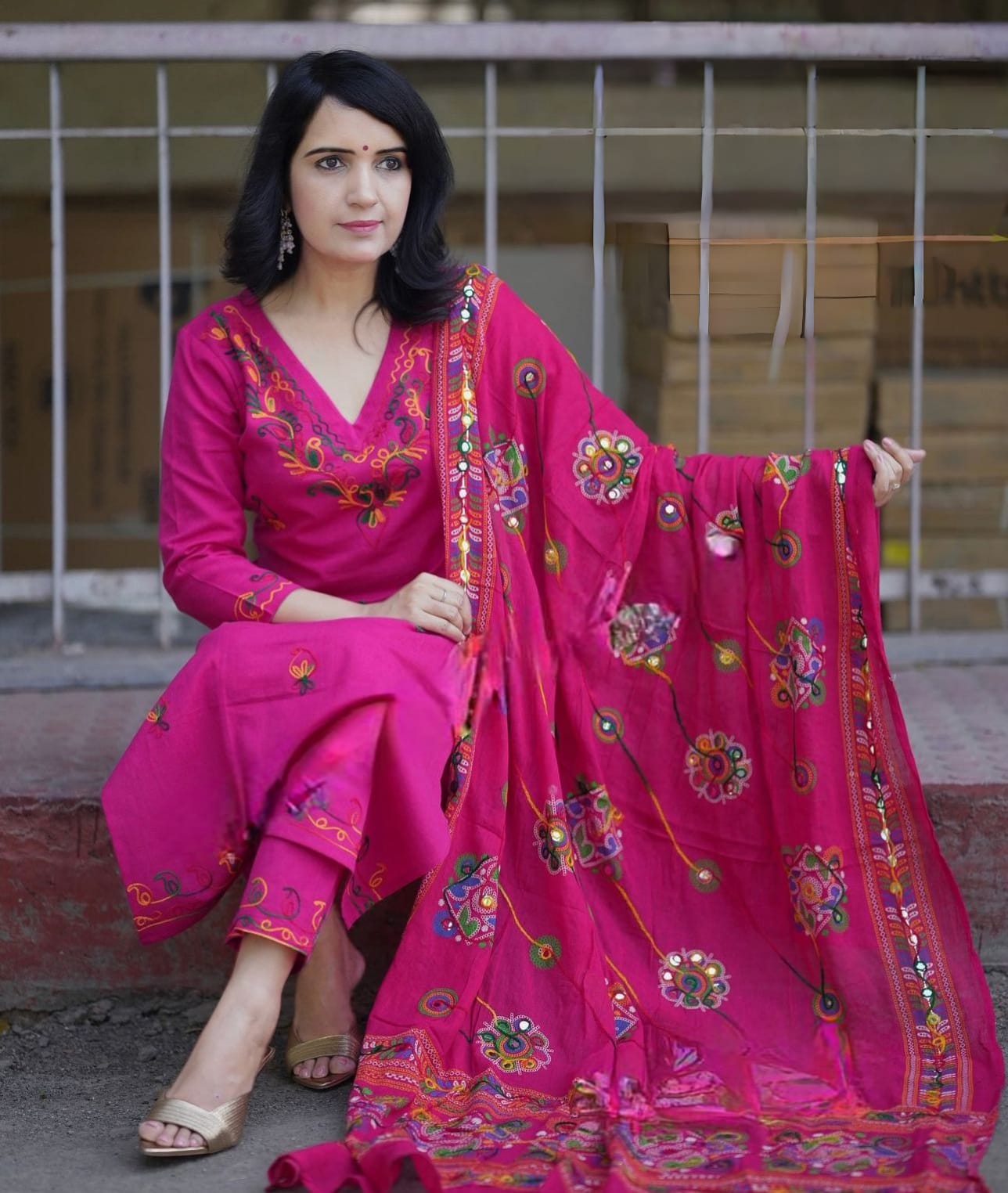 Look straight out of a dreamy movie set as you turn around and walk in this elegant flaired suit ! The perfect of traditional wear(NFRD51)