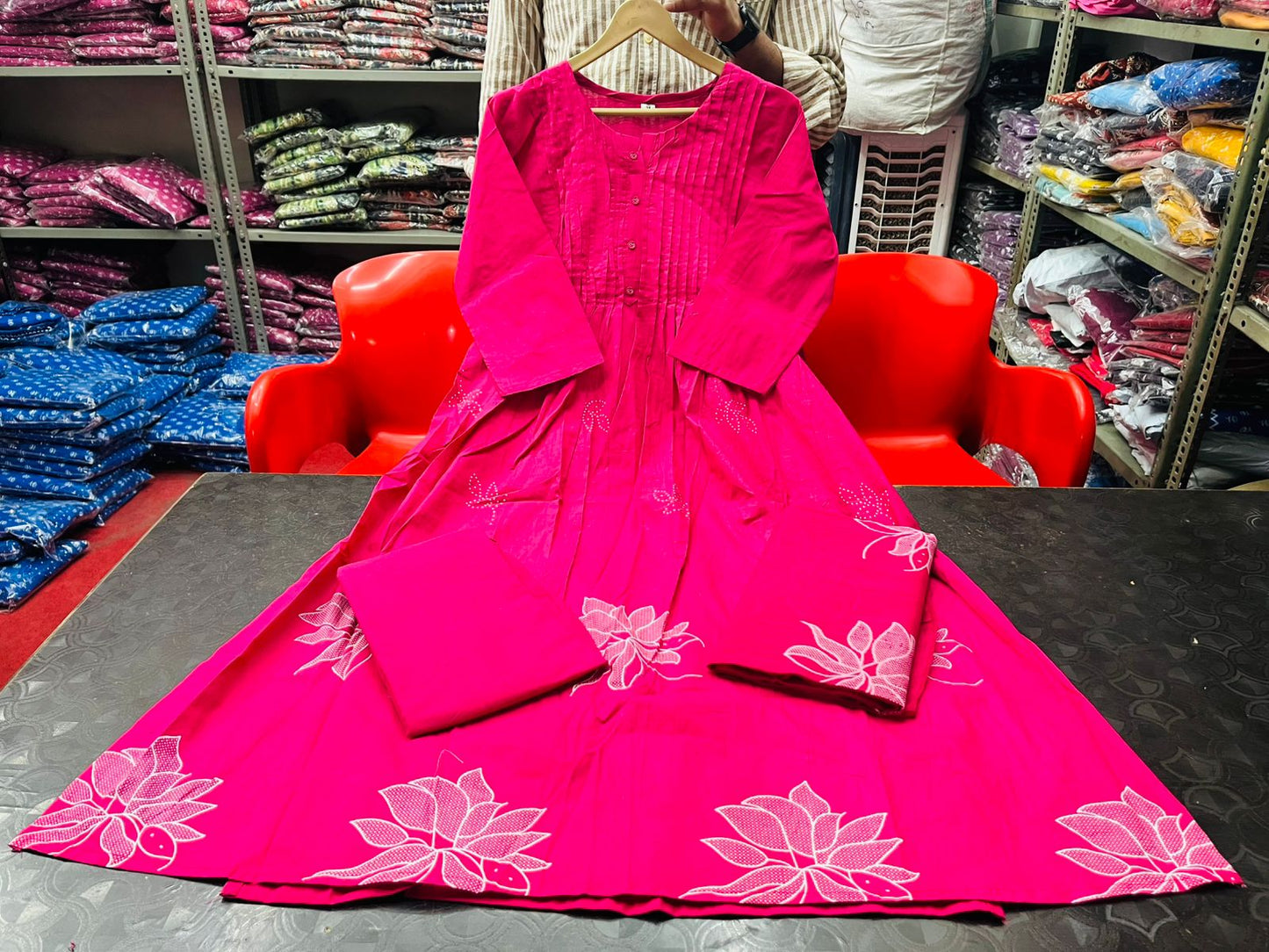 Featuring beautiful Heavy Suit Set which is beautifully decorated with Printex weaving and prints. (NFRD300)
