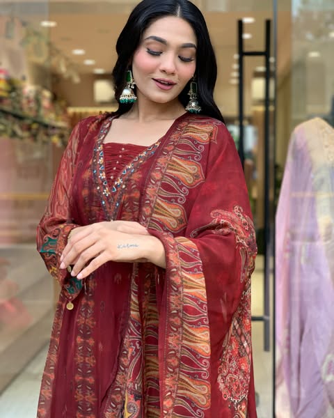Beautiful pure premium chiffon digital printed Anarkali set with handwork on neck it has attached lining paired up with santoon slik pant and Organza digital printed dupatta sets(SWRED04)