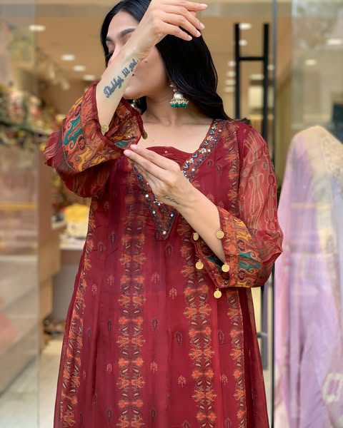 Beautiful pure premium chiffon digital printed Anarkali set with handwork on neck it has attached lining paired up with santoon slik pant and Organza digital printed dupatta sets(SWRED04)