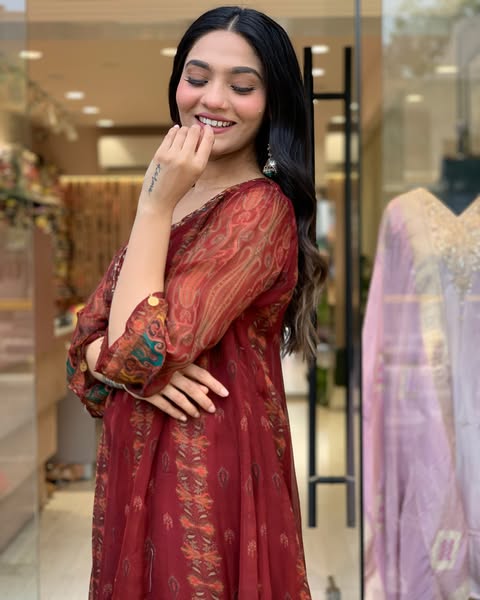 Beautiful pure premium chiffon digital printed Anarkali set with handwork on neck it has attached lining paired up with santoon slik pant and Organza digital printed dupatta sets(SWRED04)