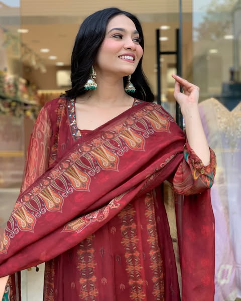 Beautiful pure premium chiffon digital printed Anarkali set with handwork on neck it has attached lining paired up with santoon slik pant and Organza digital printed dupatta sets(SWRED04)