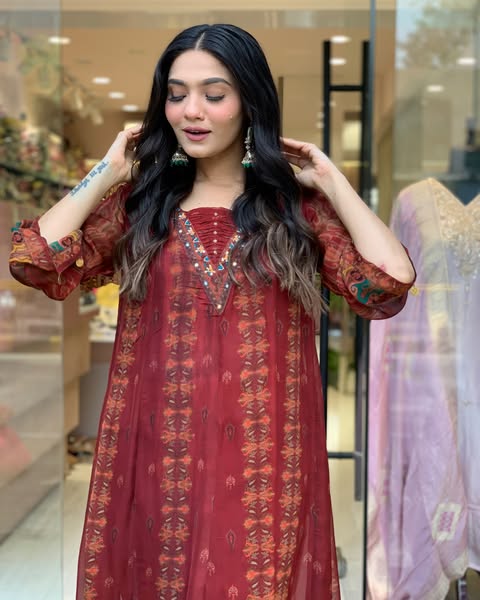 Beautiful pure premium chiffon digital printed Anarkali set with handwork on neck it has attached lining paired up with santoon slik pant and Organza digital printed dupatta sets(SWRED04)