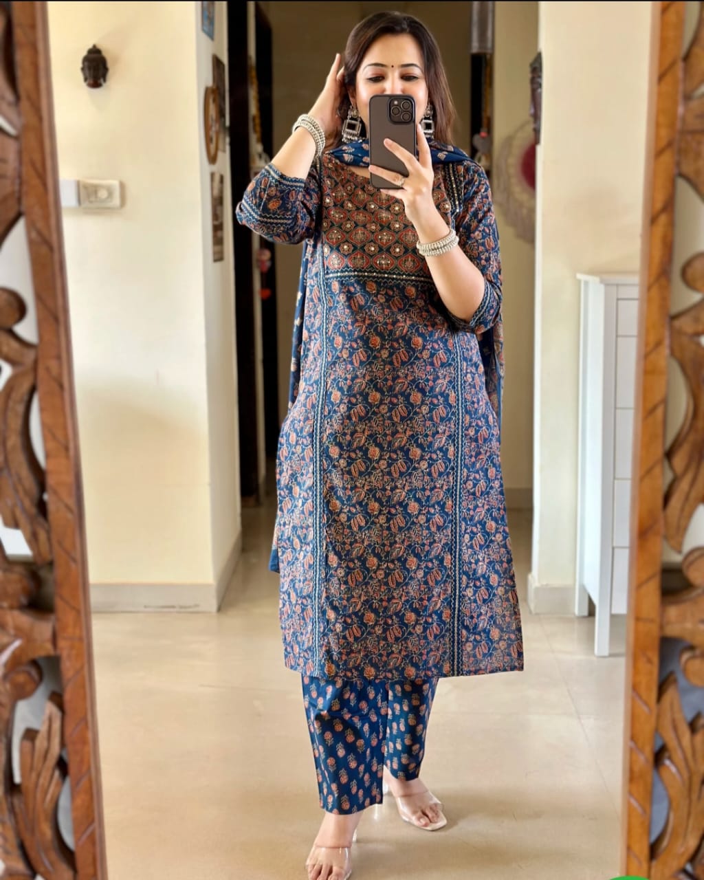 superhit design for festivalseason* Beautiful Jaipuri Printed Cotton Suit Set Cotton Kurta With Floral Print And Handwork detailing With Panel Work Paired Up With Cotton Pant and Duppatta🥰💫)