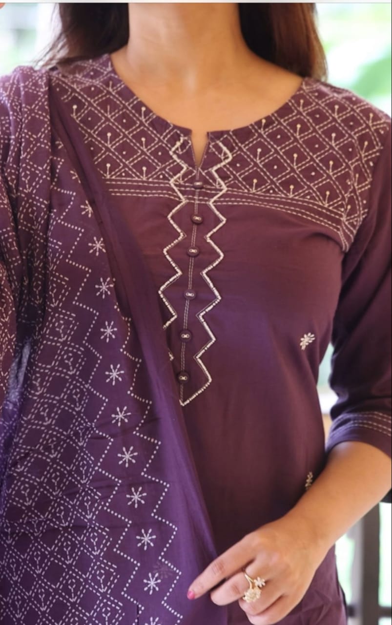 .🌹🌹Pure fine Cotton fabric Embroidery Work Kurti with Pant with cotton 100-100 Dupatta🌹🌹(SWRED46)