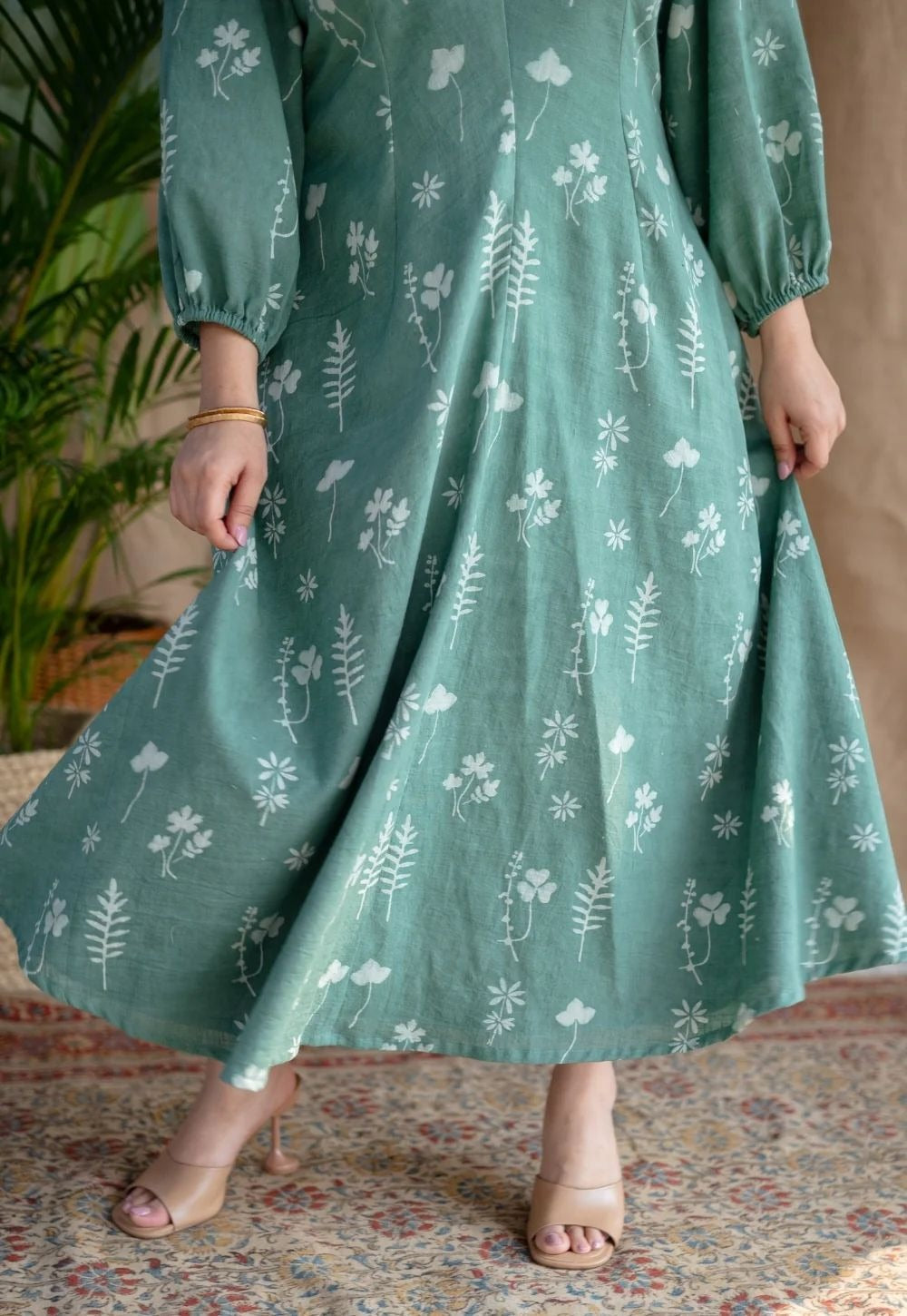 💕💝🦋🥰 look ;stylish and walk in comfort with our New multi flower Midi with stylish ;puff slavees set perfect for your wardrobe ☺️ 🫶🏻(SWCD22)