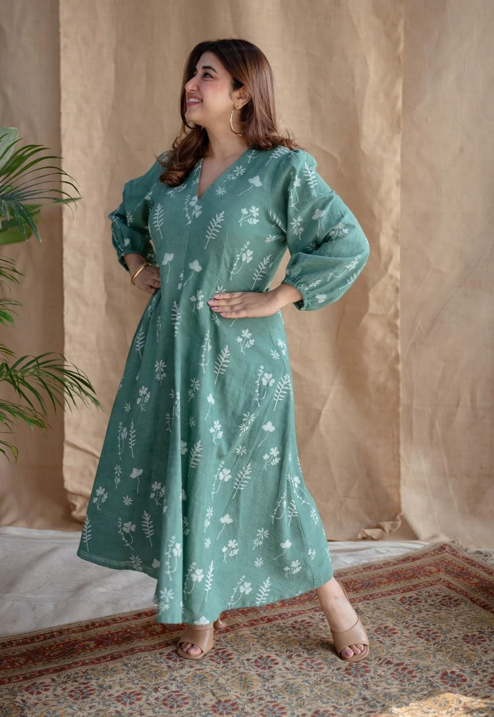 💕💝🦋🥰 look ;stylish and walk in comfort with our New multi flower Midi with stylish ;puff slavees set perfect for your wardrobe ☺️ 🫶🏻(SWCD22)