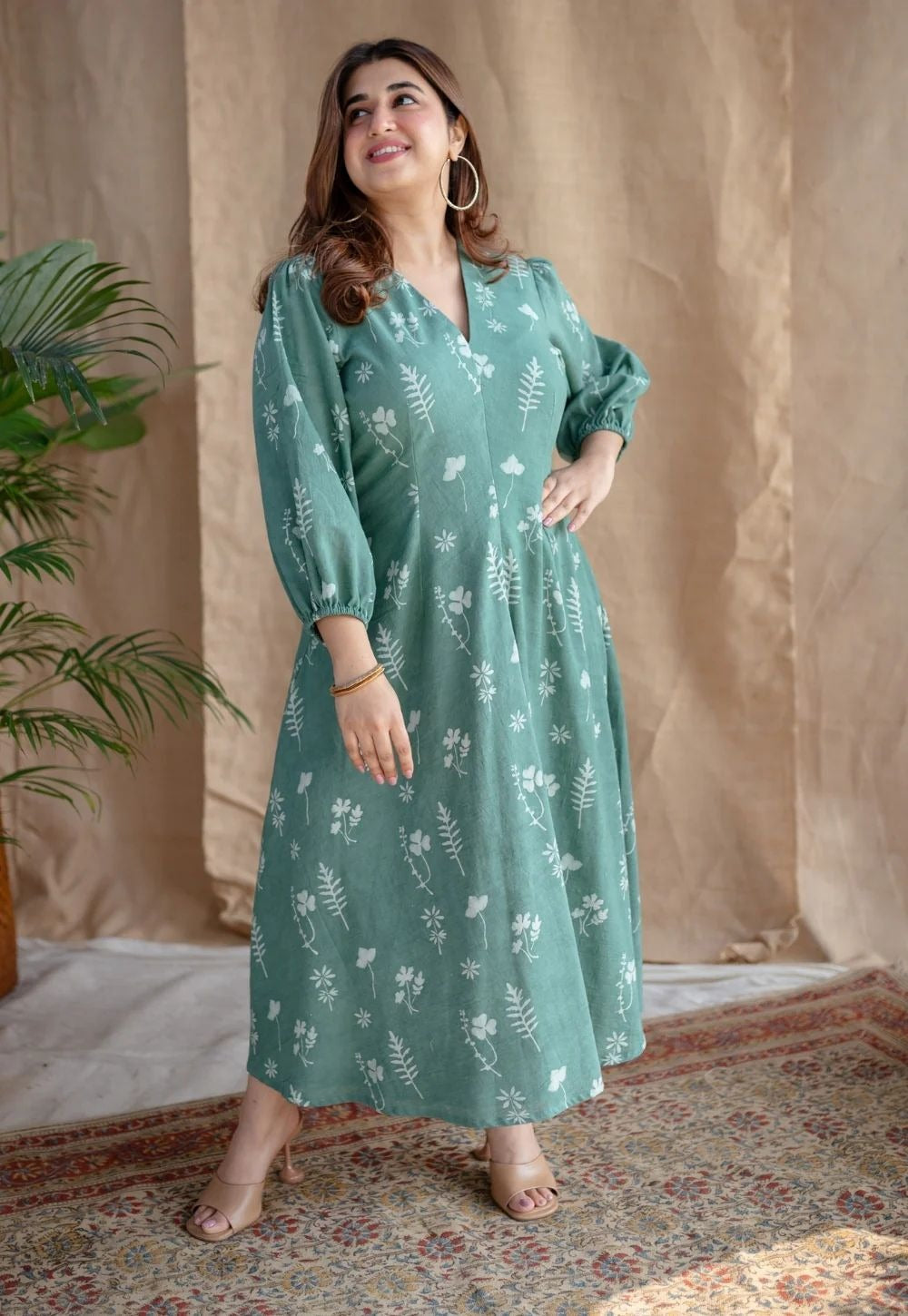 💕💝🦋🥰 look ;stylish and walk in comfort with our New multi flower Midi with stylish ;puff slavees set perfect for your wardrobe ☺️ 🫶🏻(SWCD22)