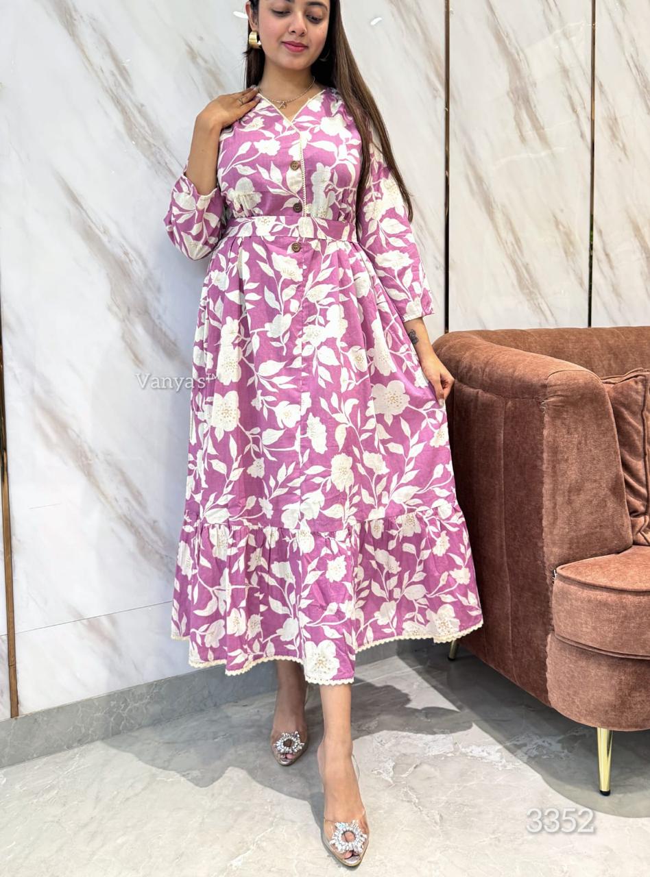 💫Adorn your appearance with this floral printed cotton gown , this gown set is as elegant as it looks! Adjustable belt given to set fitting as per body shape.