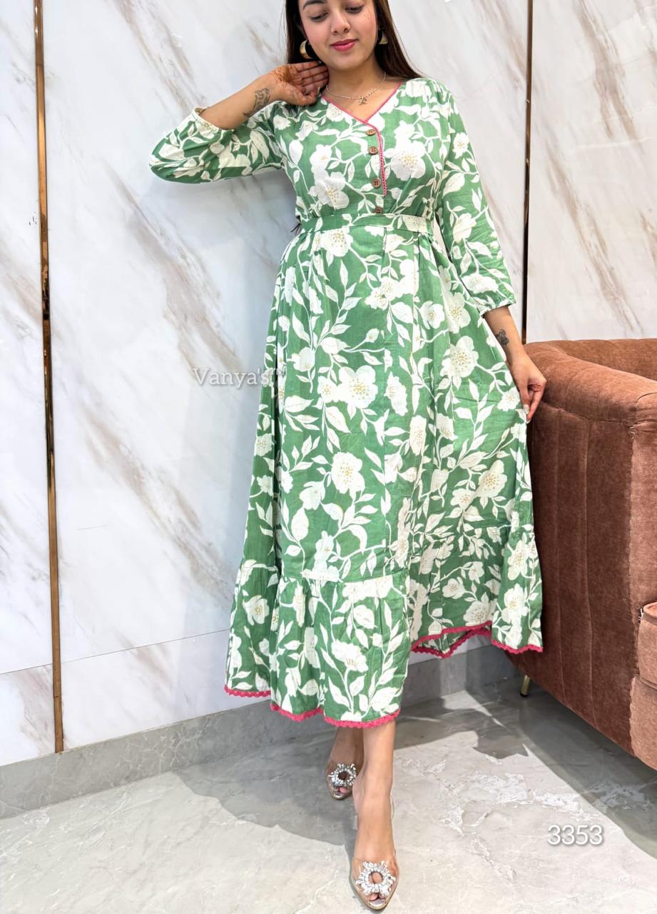 💫Adorn your appearance with this floral printed cotton gown , this gown set is as elegant as it looks! Adjustable belt given to set fitting as per body shape.
