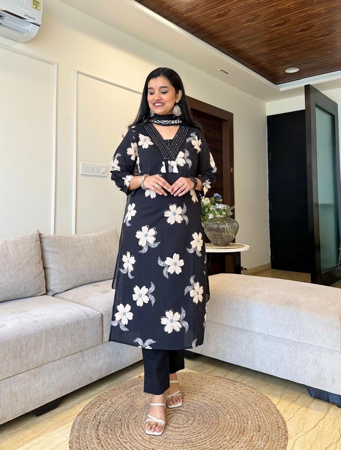 Look straight out of a dreamy movie set as you turn around and walk in this elegant flaired suit ! The perfect of traditional wear(SWRED36)