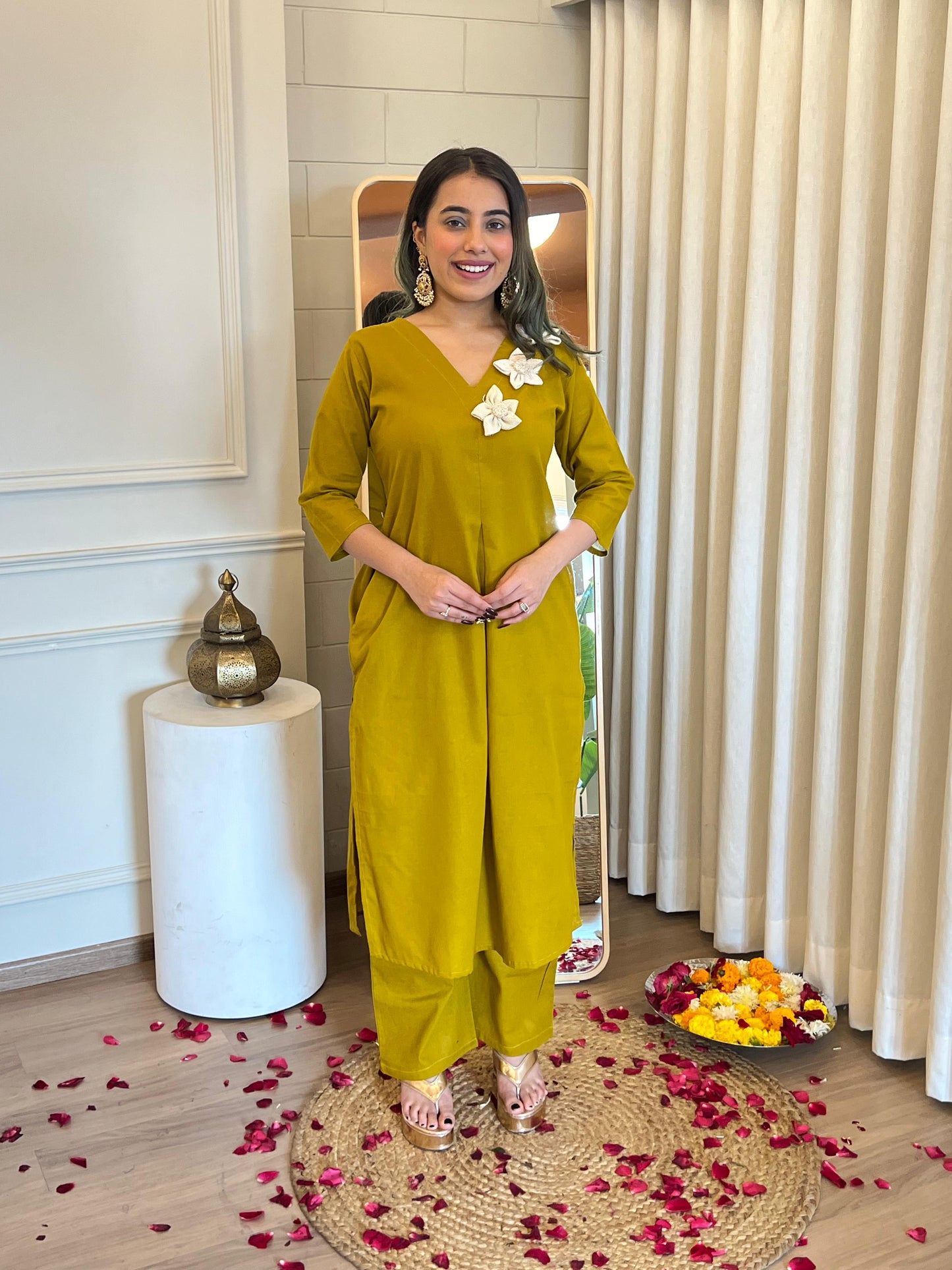 Premium jute flowers embroidery on side which give the look of premium casual look in summer(SWC31)