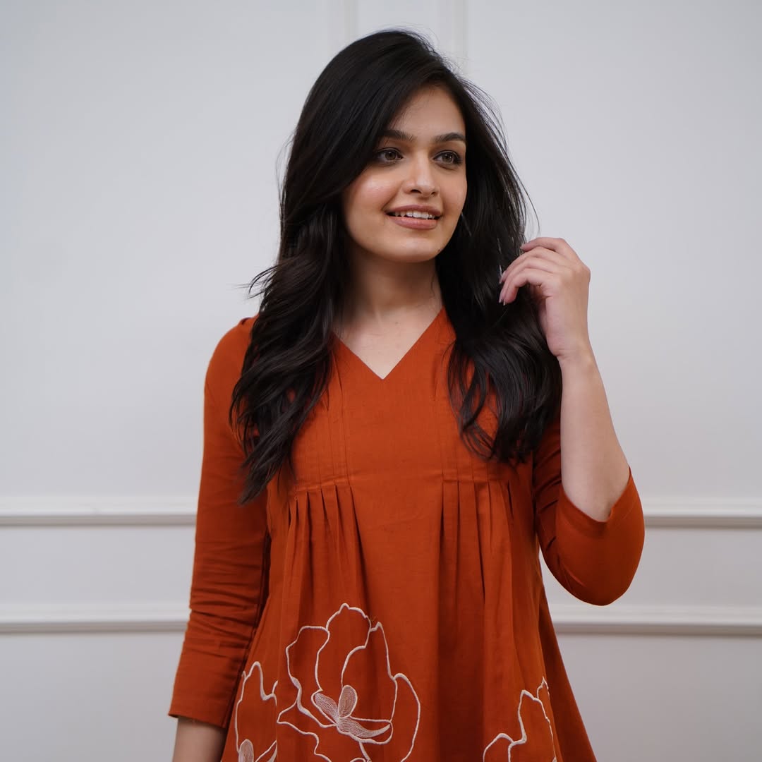 Upgrade your office wear wardrobe with this classy kurti ;embroidery work ;detailing;with 2side pocket pant ;for all day comfort and trendy look🌸🌸