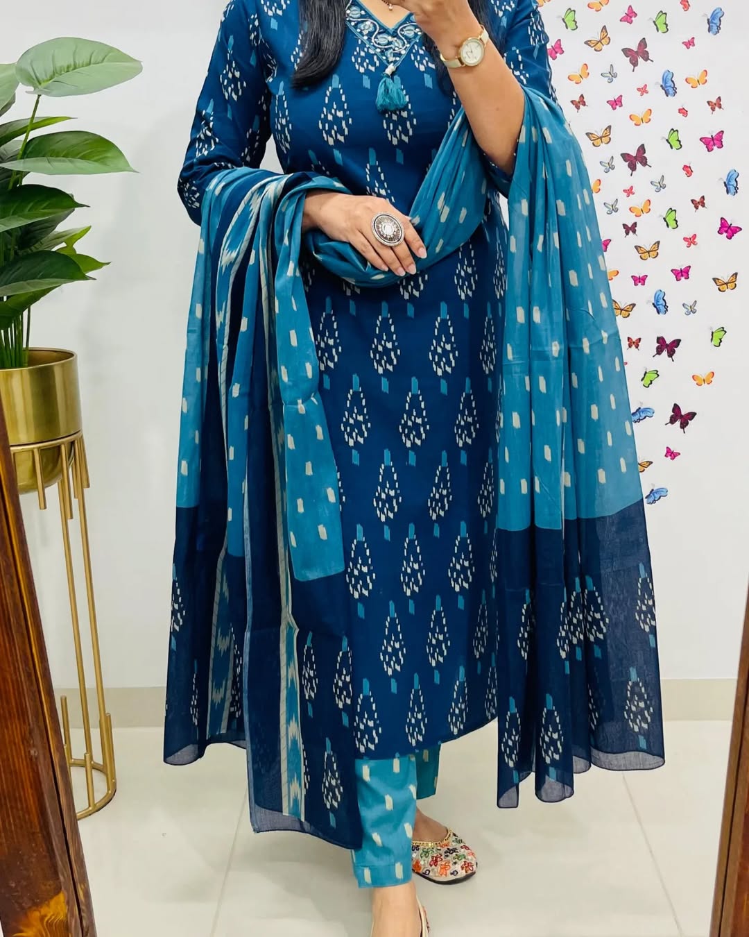 Featuring beautiful Havy Hand work with suqes Heavy Suit which is beautifully decorated It is paired with matching pants(WARED400)
