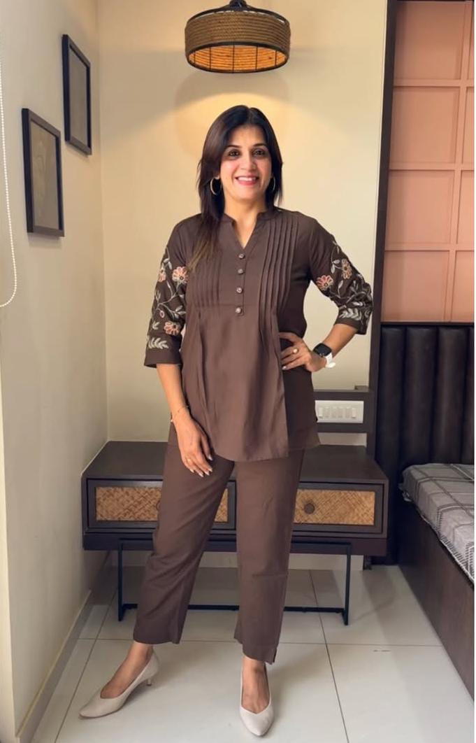 New designer cotton co-ord set flower embroidery in hand 🪡 Front in pinteks and button😀(WACD80)