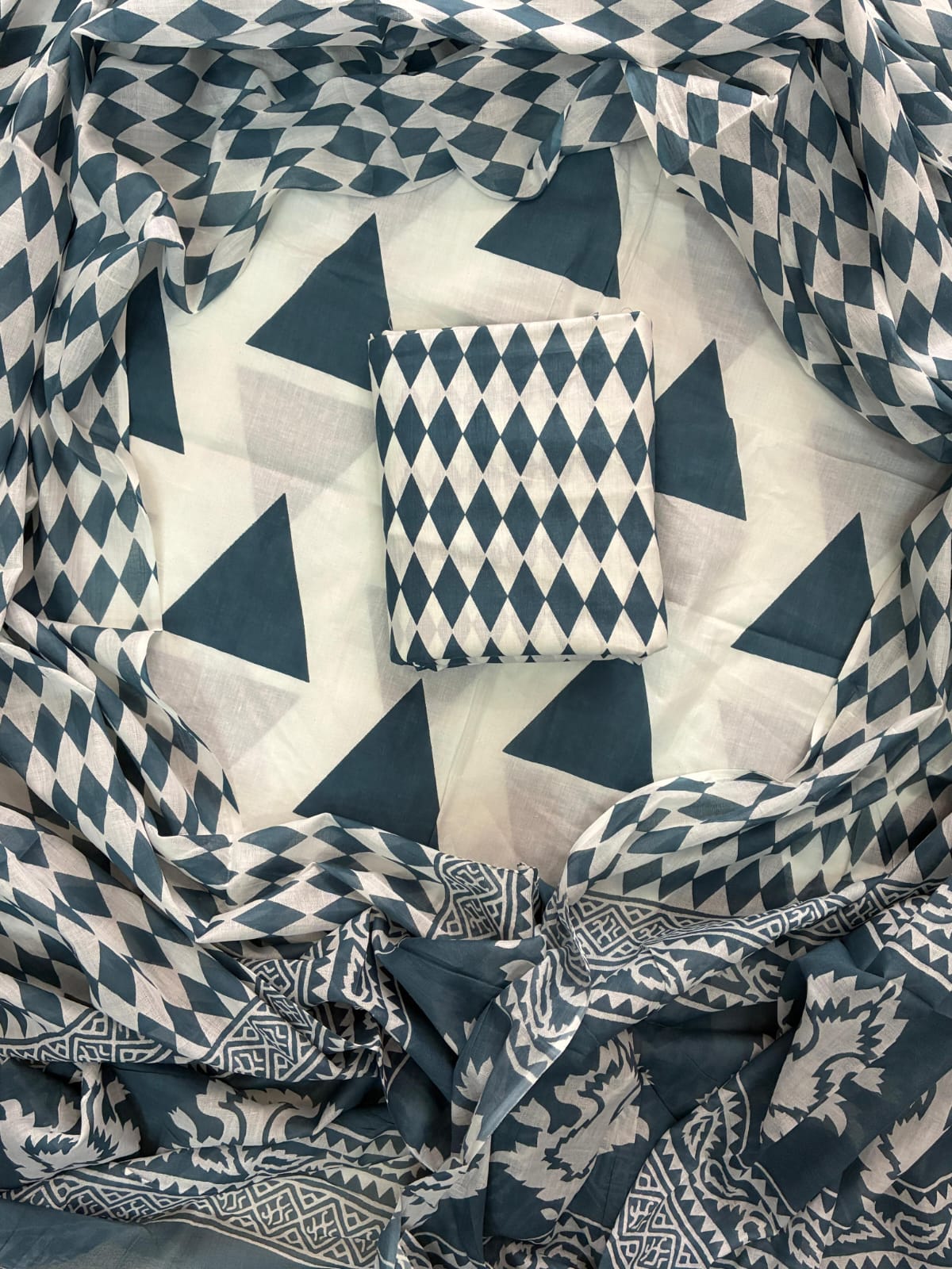 ELEGANT HAND BLOCK PRINT COTTON SUIT SET WITH MULMUL DUPATTA(WACOTMU99)