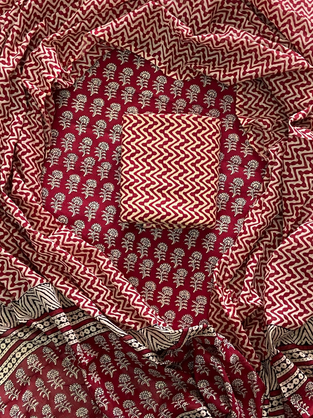 ELEGANT HAND BLOCK PRINT COTTON SUIT SET WITH MULMUL DUPATTA(WACOTMU82)