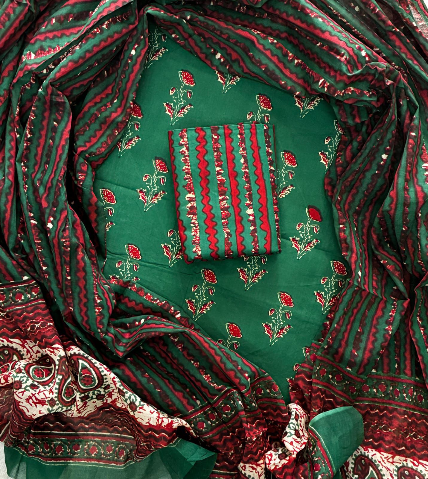 ELEGANT HAND BLOCK PRINT COTTON SUIT SET WITH MULMUL DUPATTA(WACOTMU07)