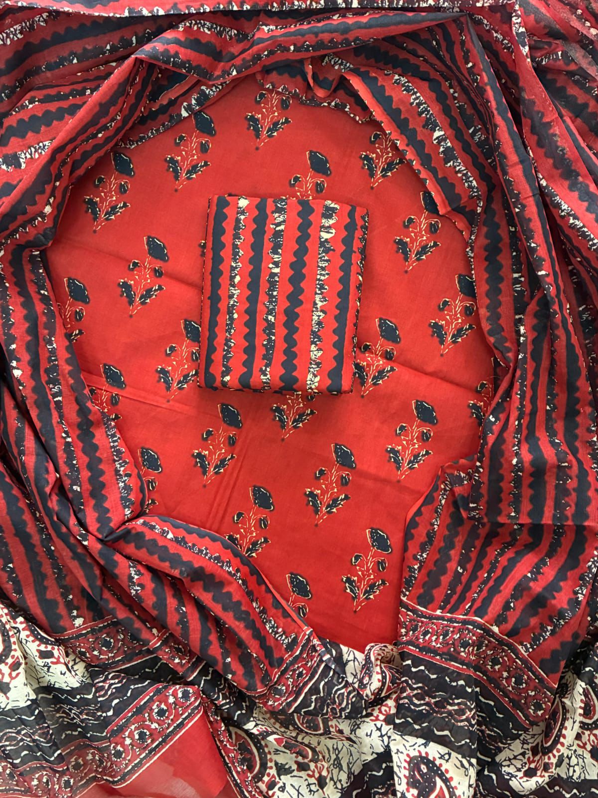 ELEGANT HAND BLOCK PRINT COTTON SUIT SET WITH MULMUL DUPATTA(WACOTMU46)