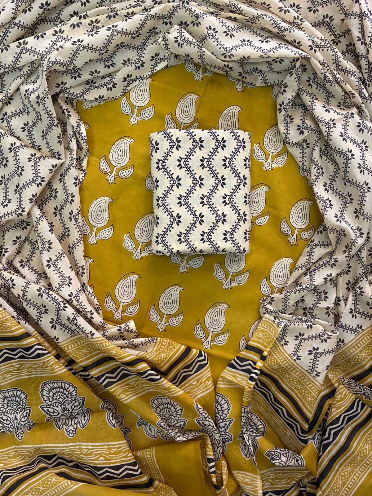 ELEGANT HAND BLOCK PRINT COTTON SUIT SET WITH MULMUL DUPATTA(WACOTMU27)