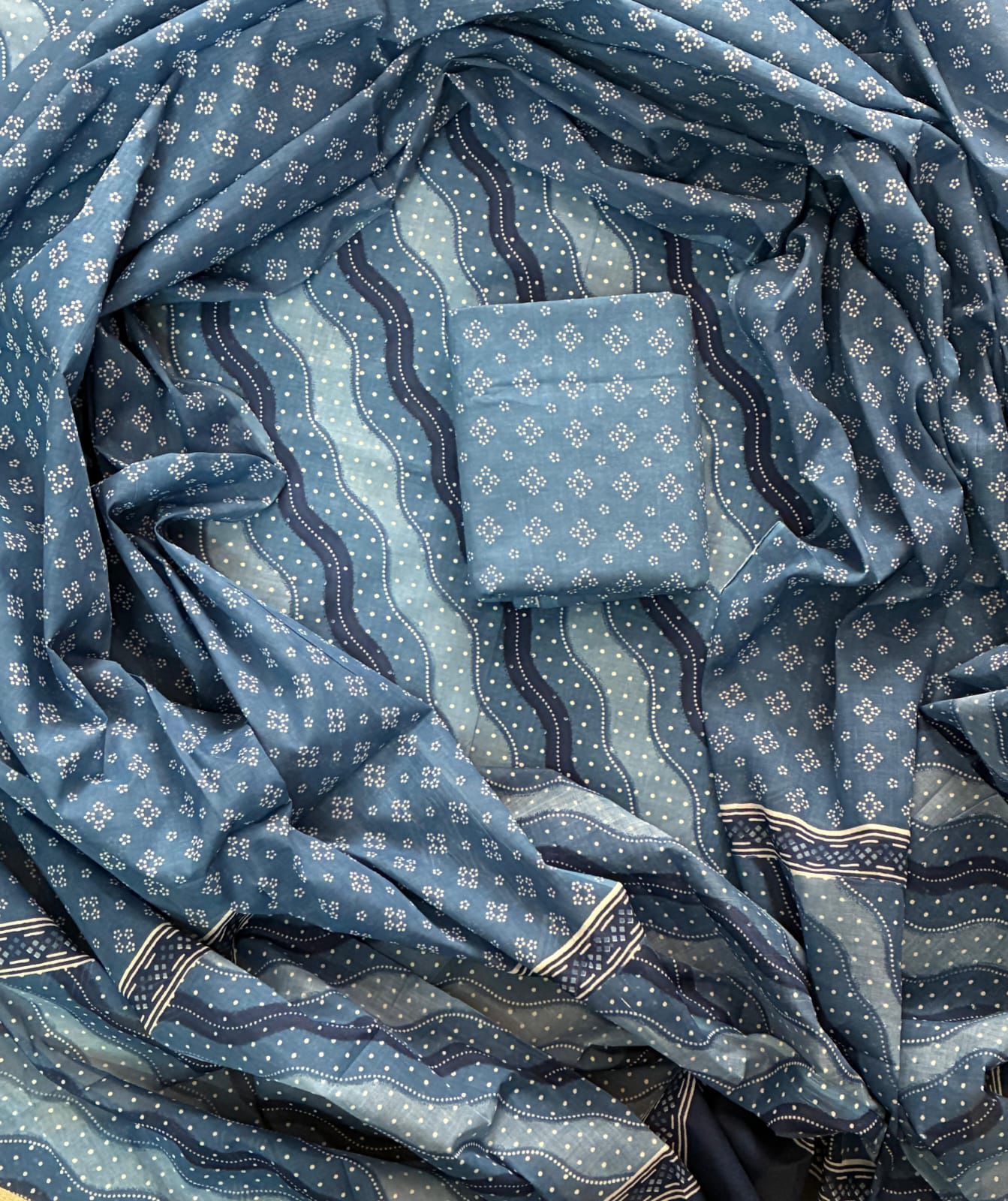 ELEGANT HAND BLOCK PRINT COTTON SUIT SET WITH MULMUL DUPATTA(WACOTMU97)