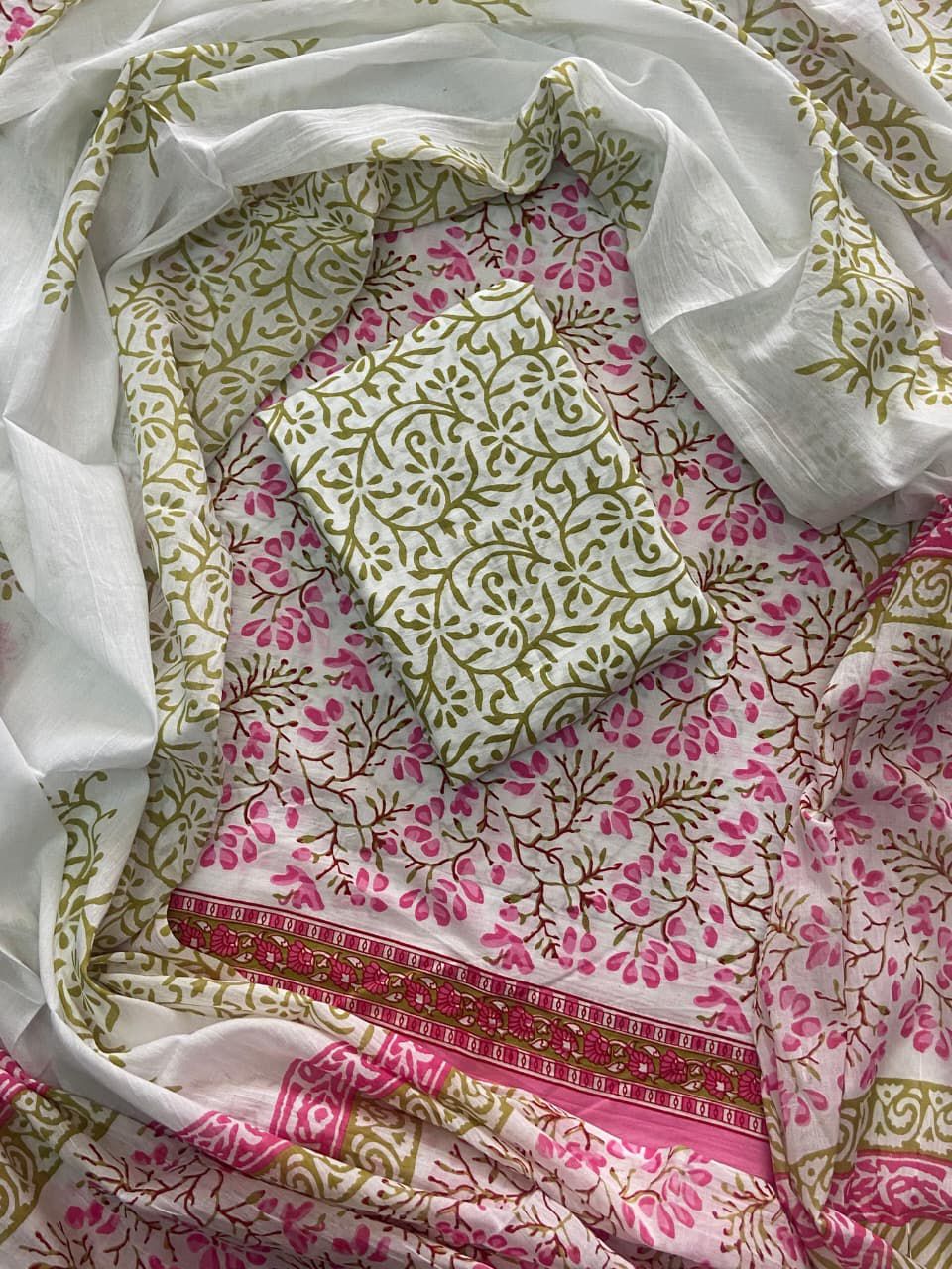 ELEGANT HAND BLOCK PRINT COTTON SUIT SET WITH MULMUL DUPATTA(WACOTMU100)