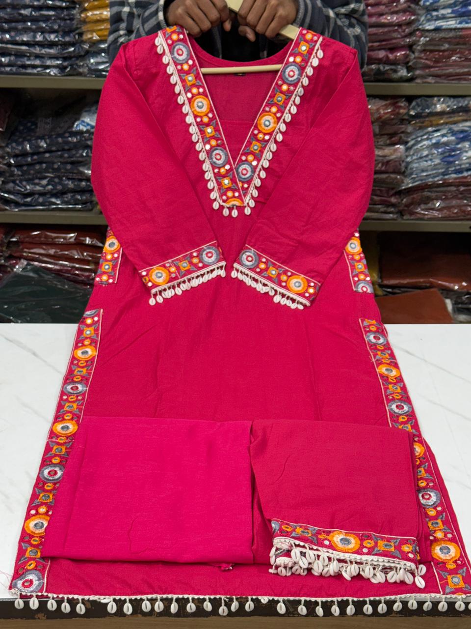 Flaunt the amazing pink RANI color of this suit in your upcoming festivities. The divine and luxurious fabric (SWSK23)