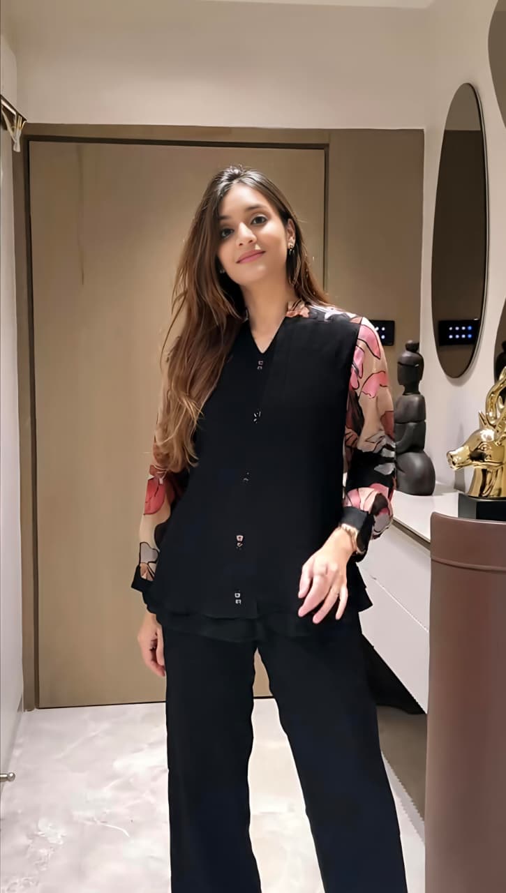 New to our smart premium woven cotton co-ord set with Beautiful Fox Georgette sleeves that's perfect for work to vacation (RD027)