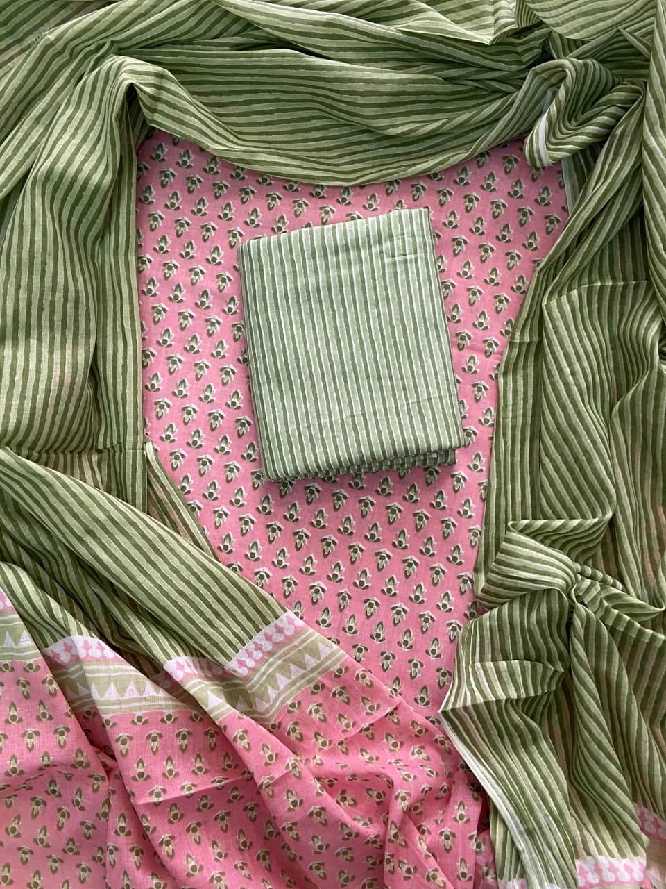 ELEGANT HAND BLOCK PRINT COTTON SUIT SET WITH MULMUL DUPATTA(WACOTMU15)