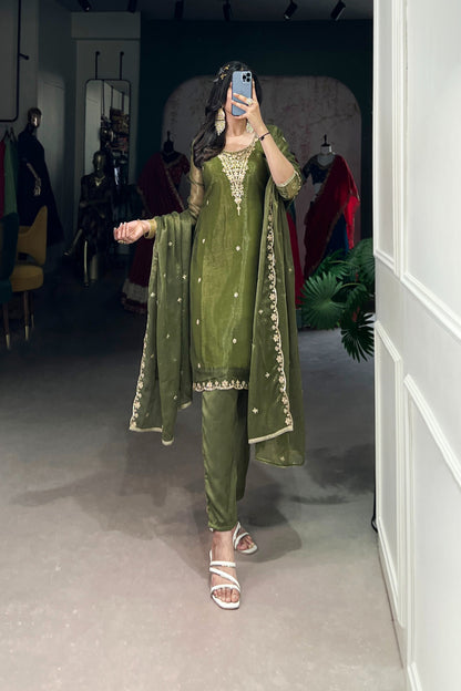 GOLD COIN SEQUANCE AND THREAD EMBROIDERED KURTI PANT WITH DUPATTA (WDN43)