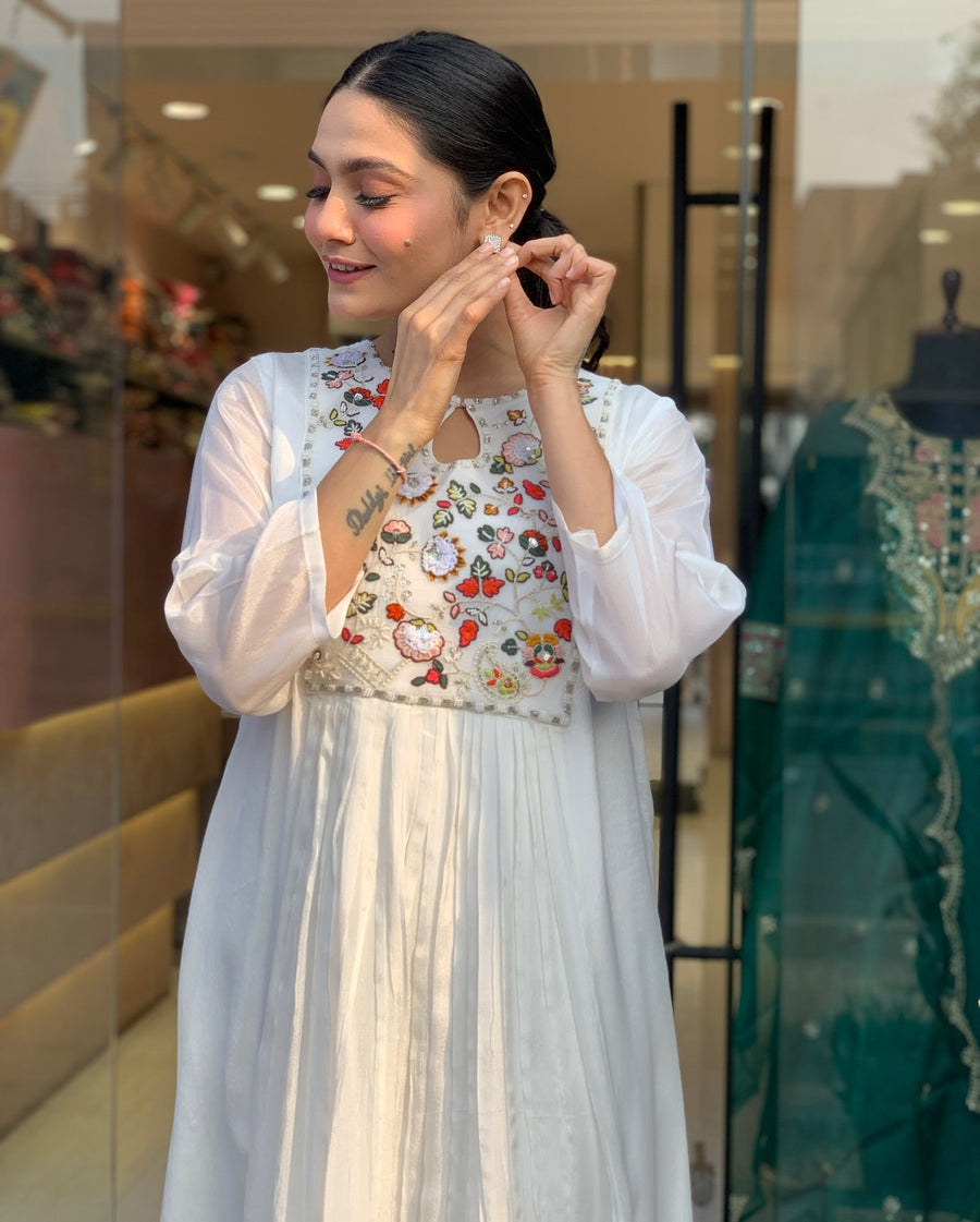 Kurta with hand with Embroidery work detailing on women's printed cotton kurta pant or dupatta set(NFRD462)