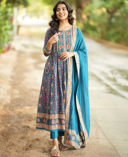 Look straight out of a dreamy movie set as you turn around and walk in this elegant flaired suit ! The perfect of traditional wear