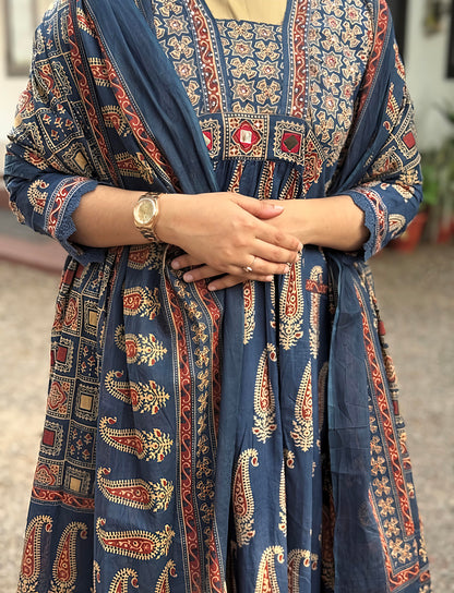 Bring out the adorable side of yourself, as you slip into our most gorgeous outfit from the Cotton collection  (RD028)