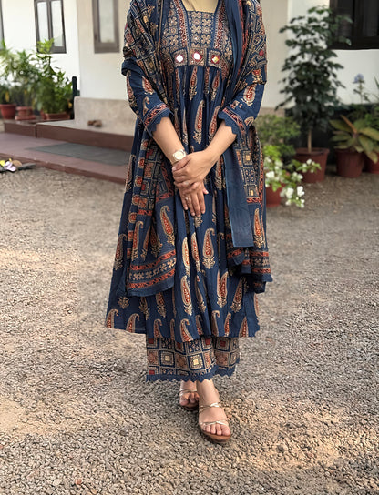 Bring out the adorable side of yourself, as you slip into our most gorgeous outfit from the Cotton collection  (RD028)