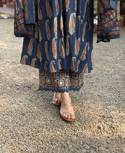 Bring out the adorable side of yourself, as you slip into our most gorgeous outfit from the Cotton collection  (RD028)