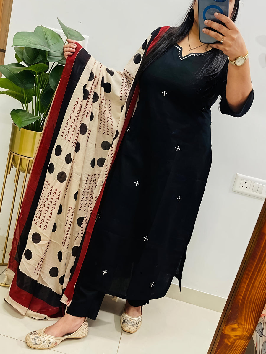 Elegant Kurta Set with Handcrafted Striped Dupatta(SWSK46)