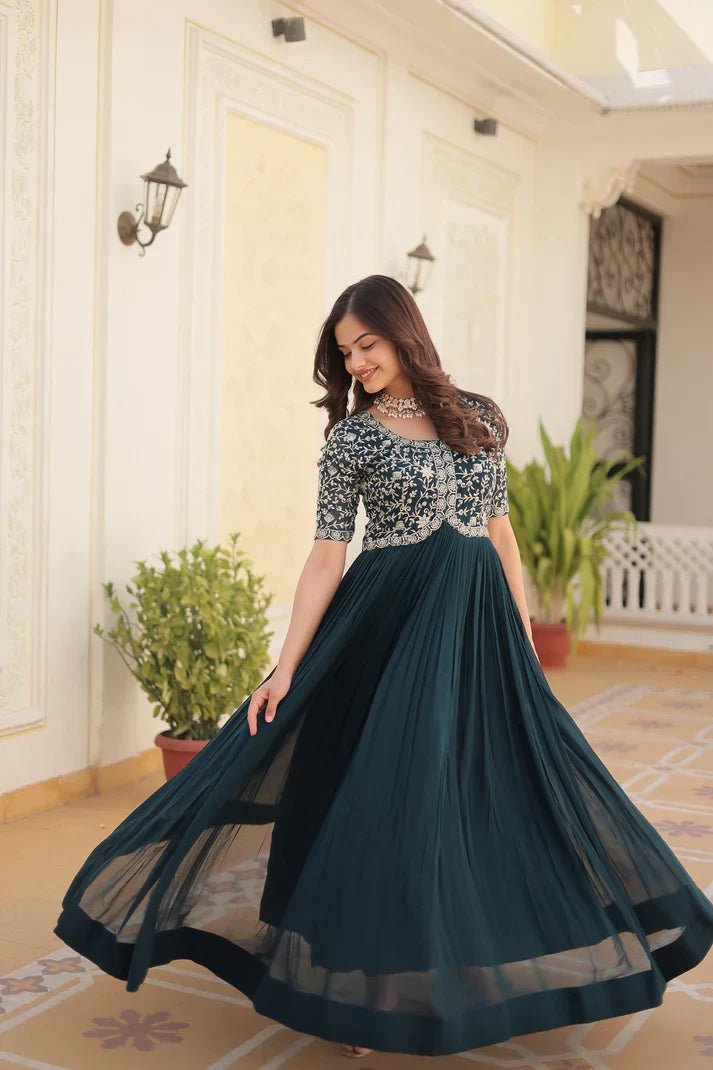 WOMENSAVTAR PREMIUM DESIGNER GOWN