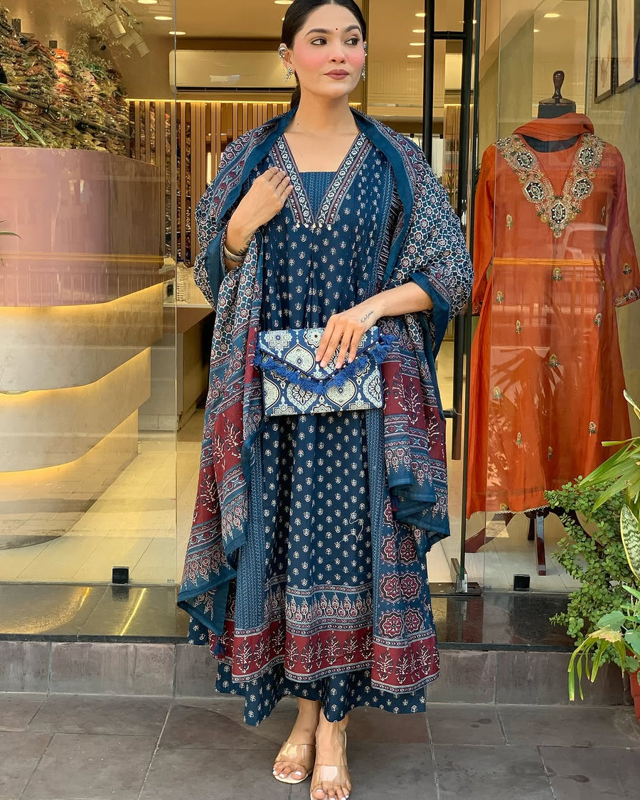 Featuring beautiful Heavy Suit Set which is beautifully decorated with handwork weaving and prints. It i paired with matching pants and dupatta. ((SWSK06))