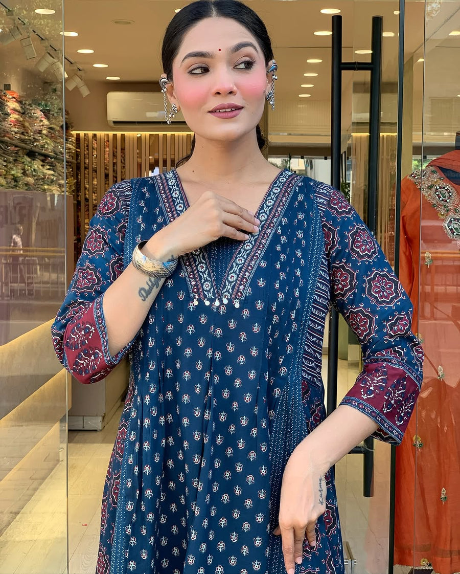 Featuring beautiful Heavy Suit Set which is beautifully decorated with handwork weaving and prints. It i paired with matching pants and dupatta. ((SWSK06))