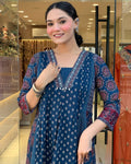 Featuring beautiful Heavy Suit Set which is beautifully decorated with handwork weaving and prints. It i paired with matching pants and dupatta. ((SWSK06))